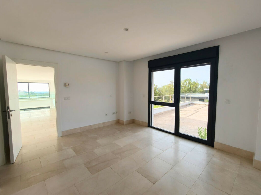 Detached Villa Sotogrande Alto Cádiz - image 23
