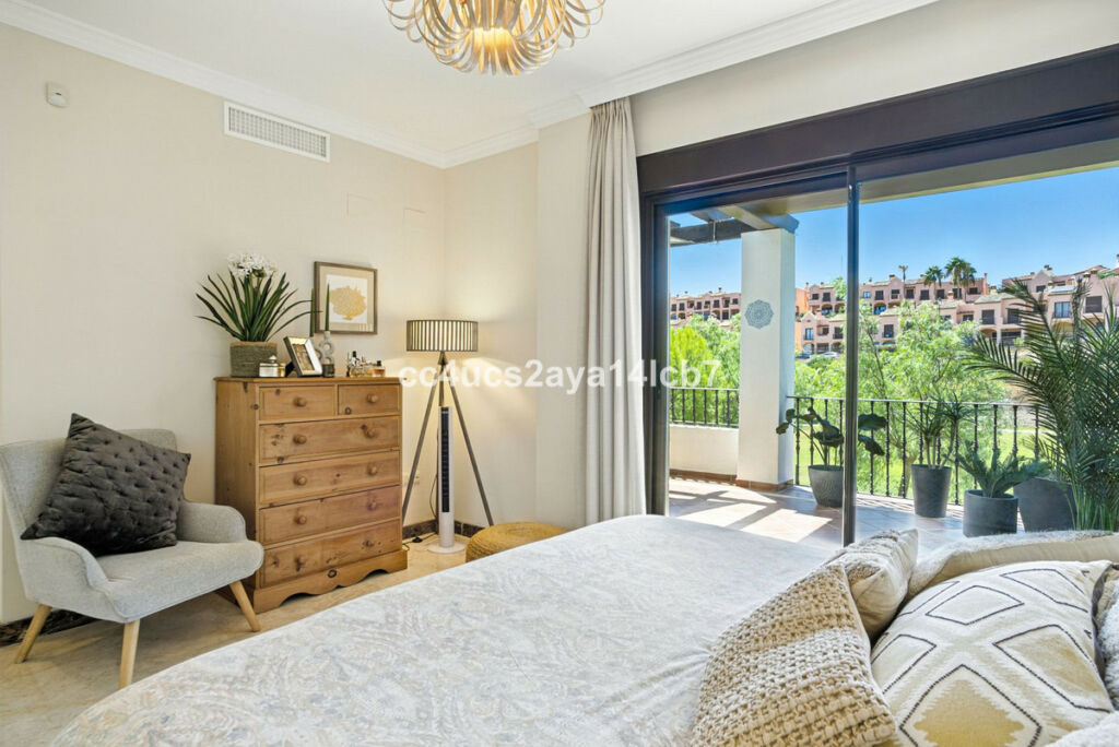 Detached Villa Estepona Málaga - image 23