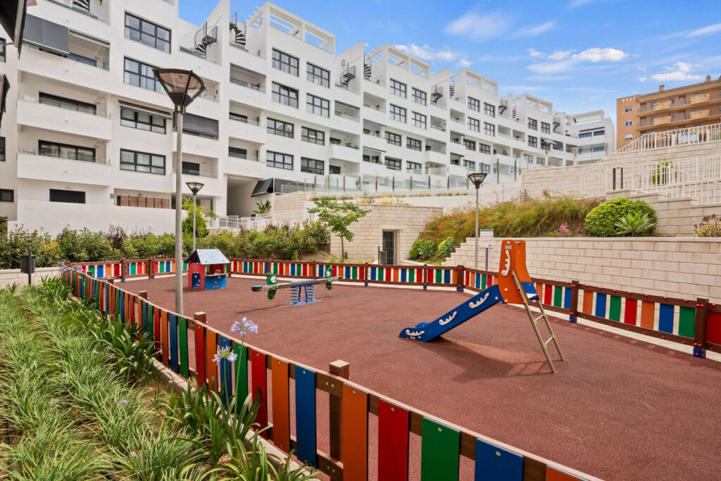 Middle Floor Apartment Estepona Málaga - image 23