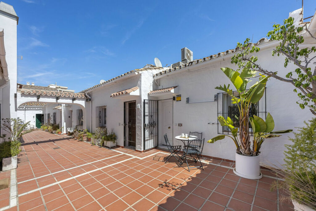 Top Floor Apartment Puerto Banús Málaga - image 23