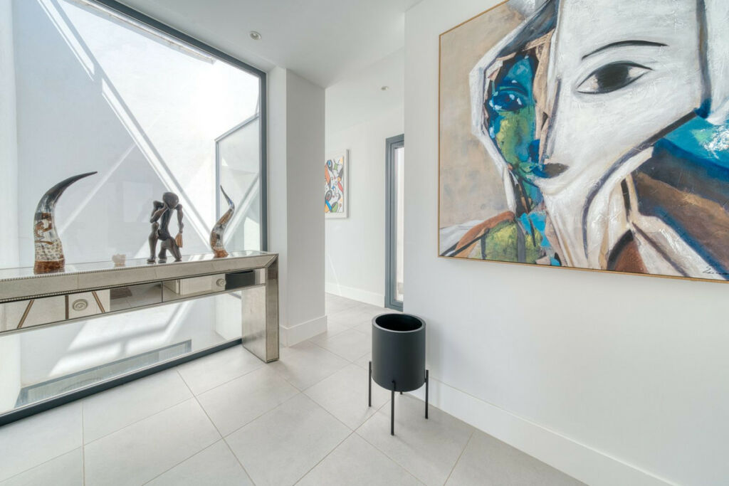Detached Villa Estepona Málaga - image 23