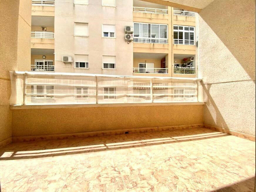 Middle Floor Apartment Torrevieja Alicante - image 23