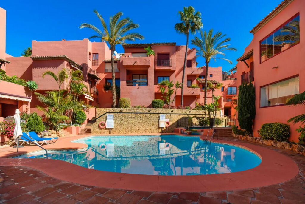 Middle Floor Apartment Elviria Málaga - image 23
