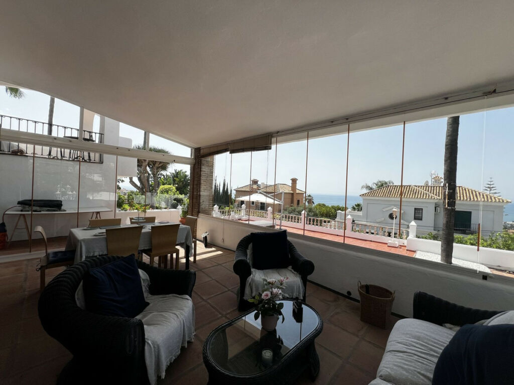 Detached Villa Estepona Málaga - image 23