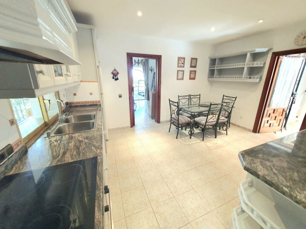 Detached Villa Nueva Andalucía Málaga - image 19
