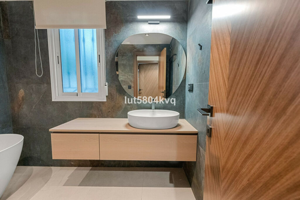 Ground Floor Apartment The Golden Mile Málaga - image 23