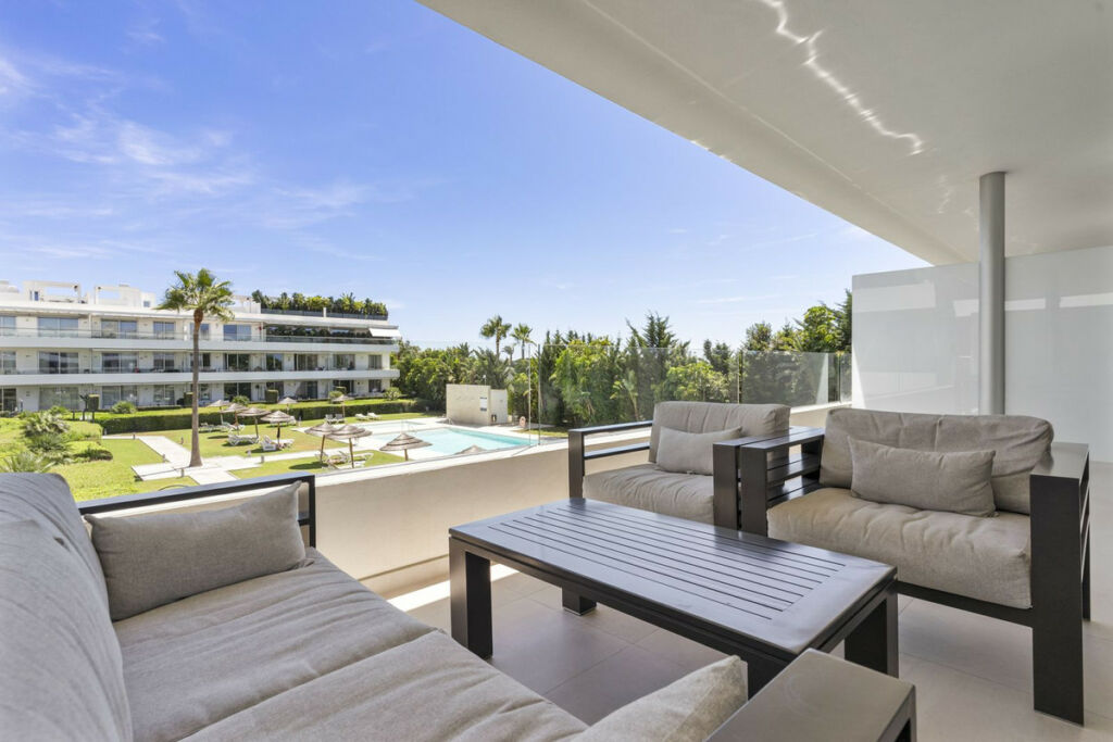 Middle Floor Apartment Estepona Málaga - image 23