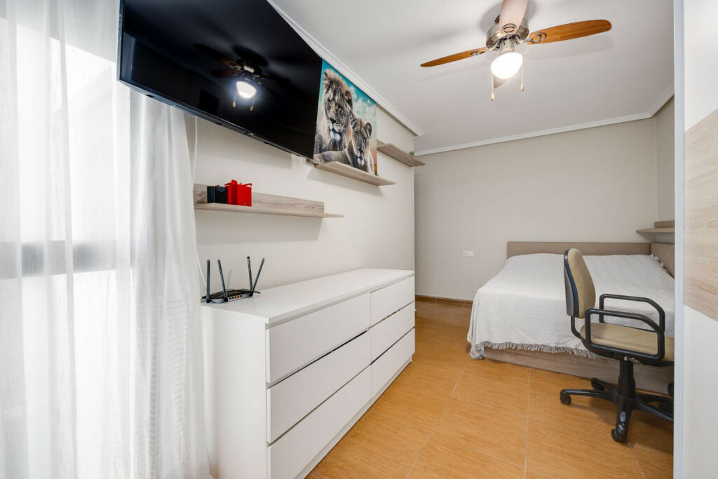 Middle Floor Apartment Torrevieja Alicante - image 23