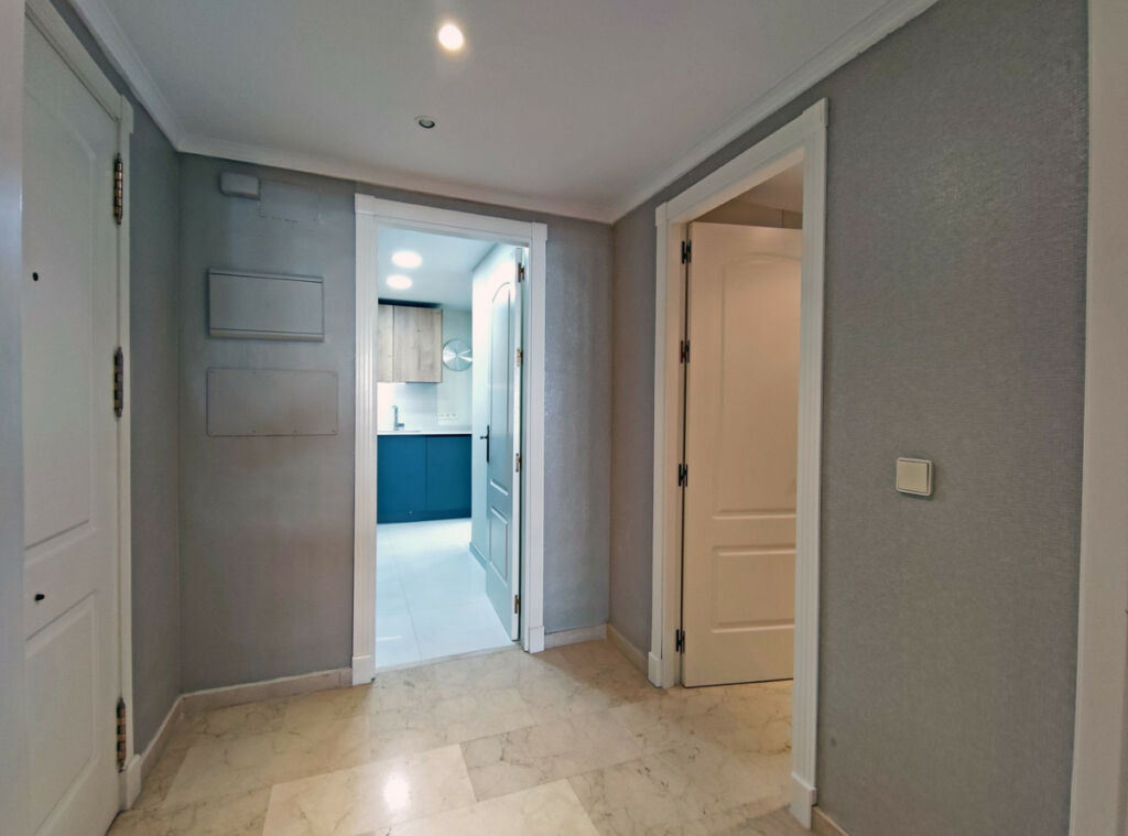 Middle Floor Apartment Puerto Banús Málaga - image 24