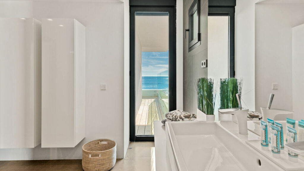 Detached Villa Costabella Málaga - image 24