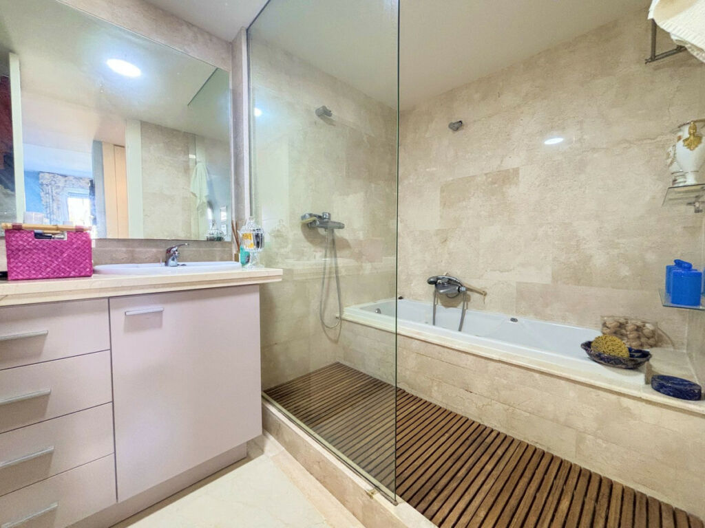 Penthouse La Duquesa Málaga - image 24