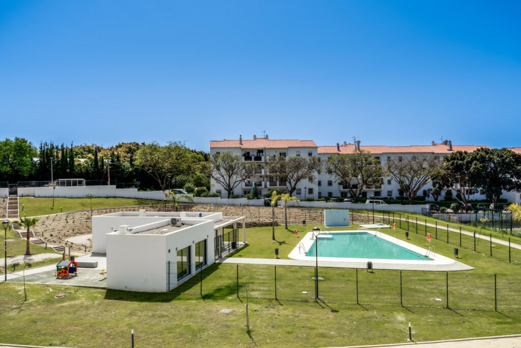 Middle Floor Apartment Selwo Málaga - image 24