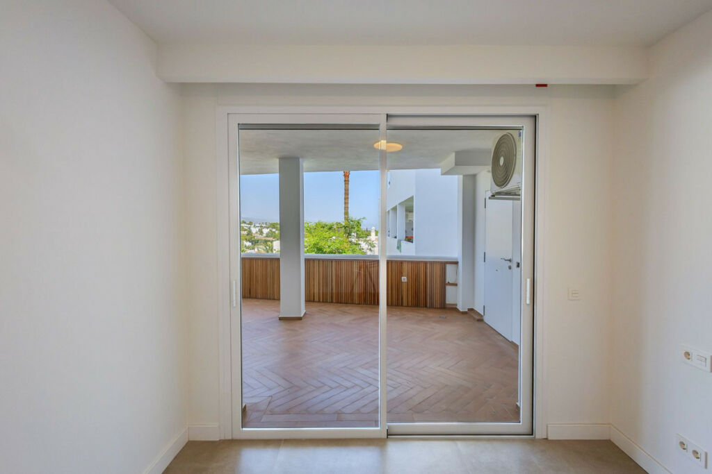 Middle Floor Apartment Nueva Andalucía Málaga - image 24