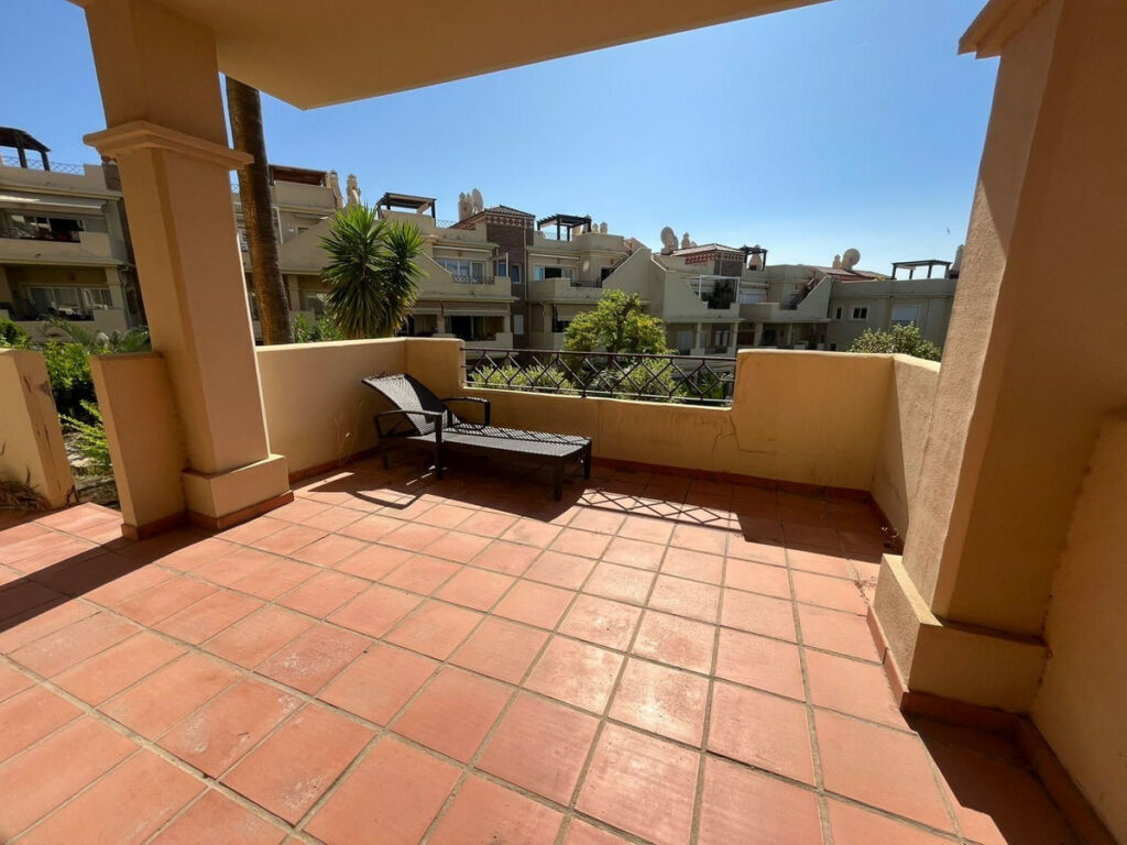 Middle Floor Apartment Estepona Málaga - image 19