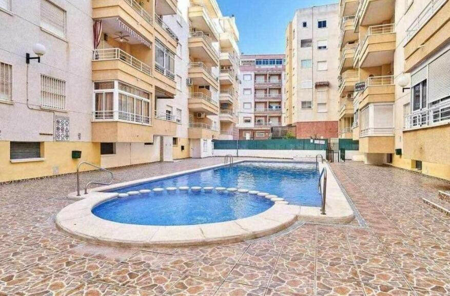 Middle Floor Apartment Torrevieja Alicante - image 24