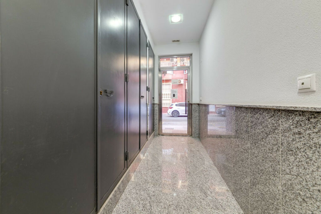 Middle Floor Apartment Torrevieja Alicante - image 24