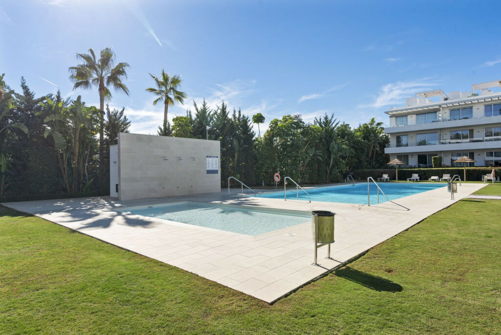 Middle Floor Apartment New Golden Mile Málaga - image 24