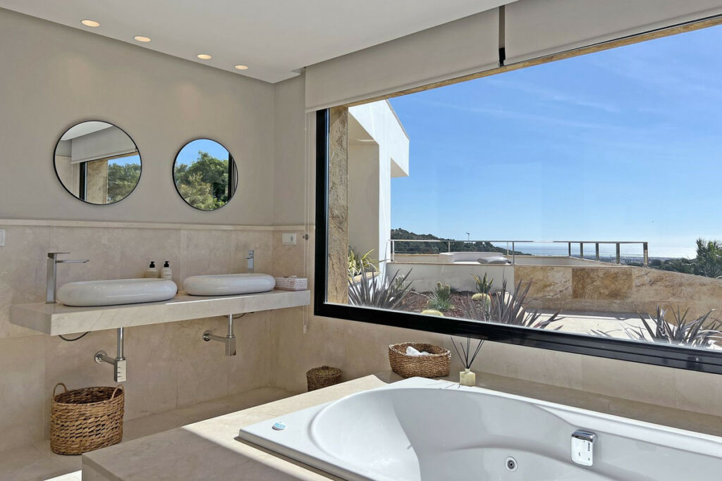 Detached Villa Sotogrande Cádiz - image 24