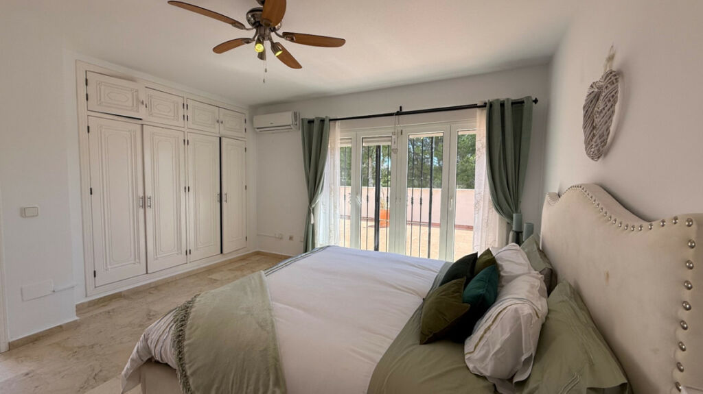 Detached Villa Las Ramblas Golf Alicante - image 24