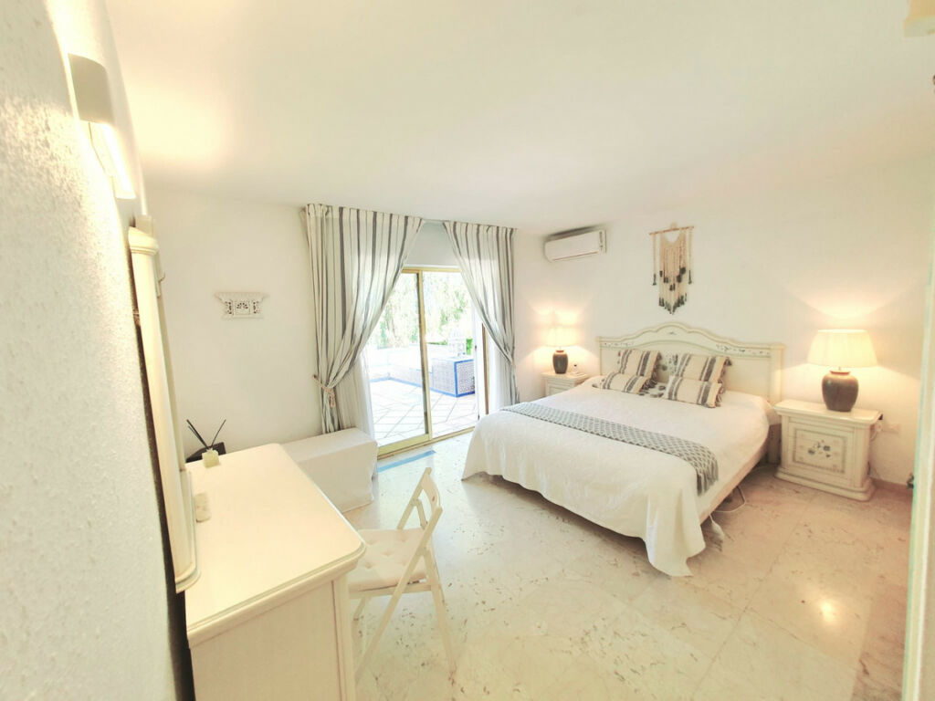 Detached Villa Nueva Andalucía Málaga - image 20