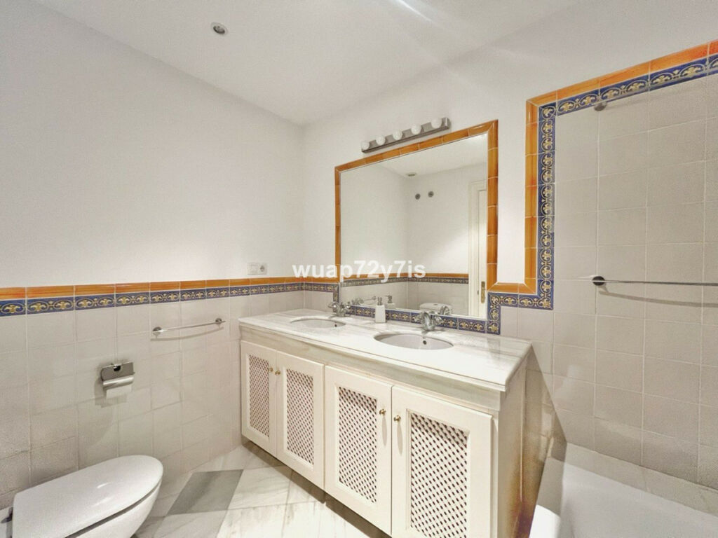 Semi-Detached House Benahavís Málaga - image 24