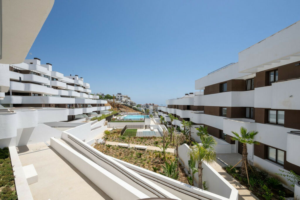 Middle Floor Apartment Estepona Málaga - image 24