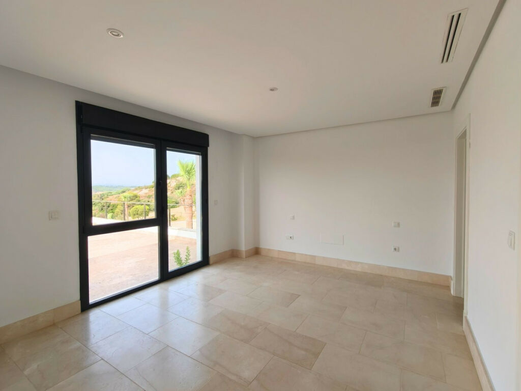 Detached Villa Sotogrande Alto Cádiz - image 24