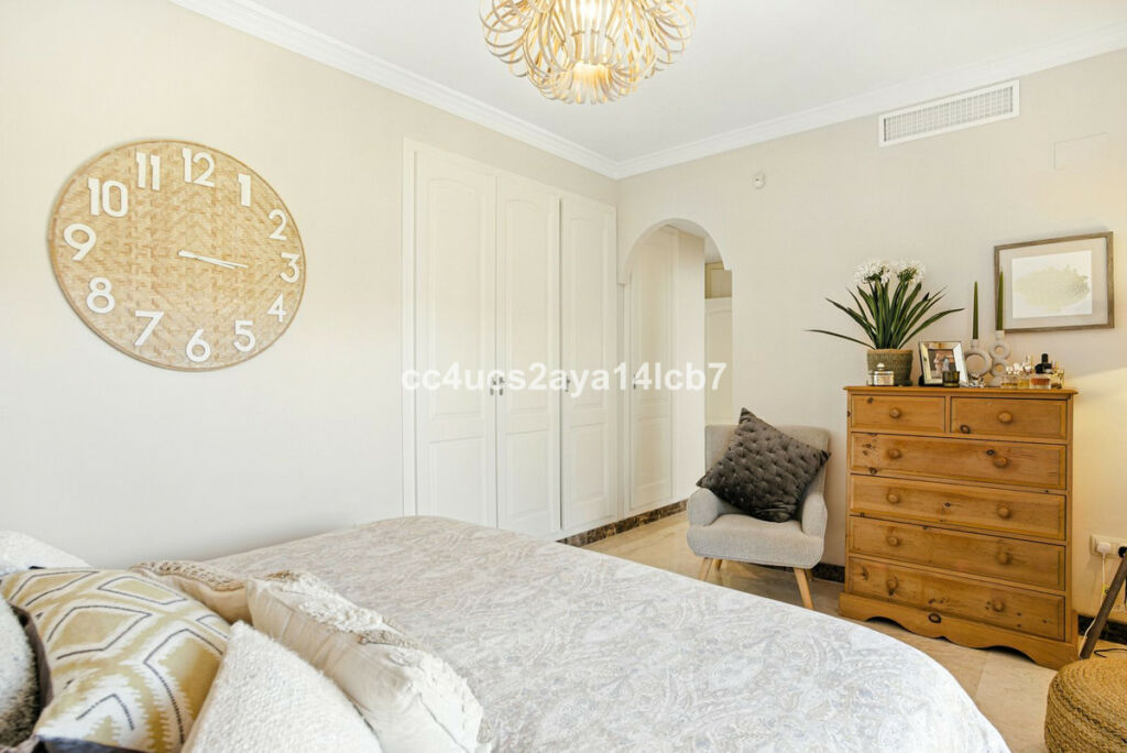Detached Villa Estepona Málaga - image 24