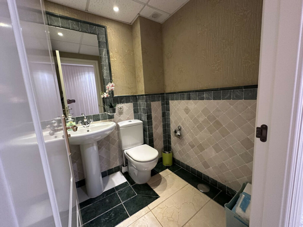 Middle Floor Apartment The Golden Mile Málaga - image 24