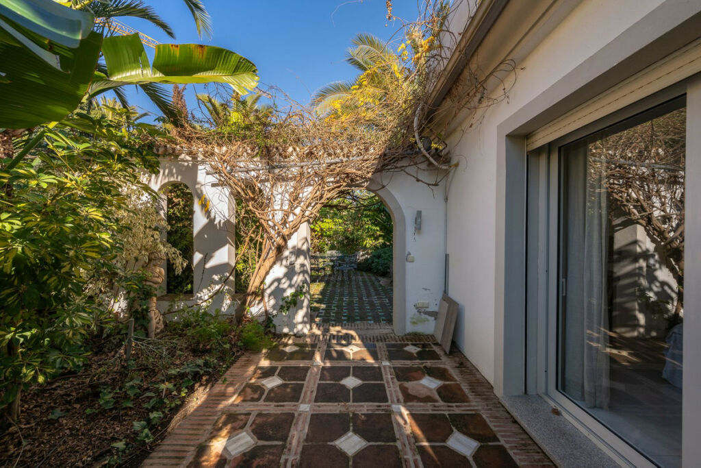 Detached Villa Marbesa Málaga - image 24