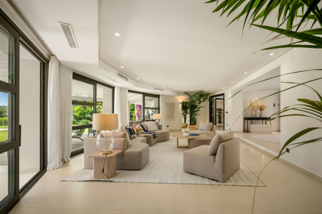 Detached Villa Nueva Andalucía Málaga - image 24