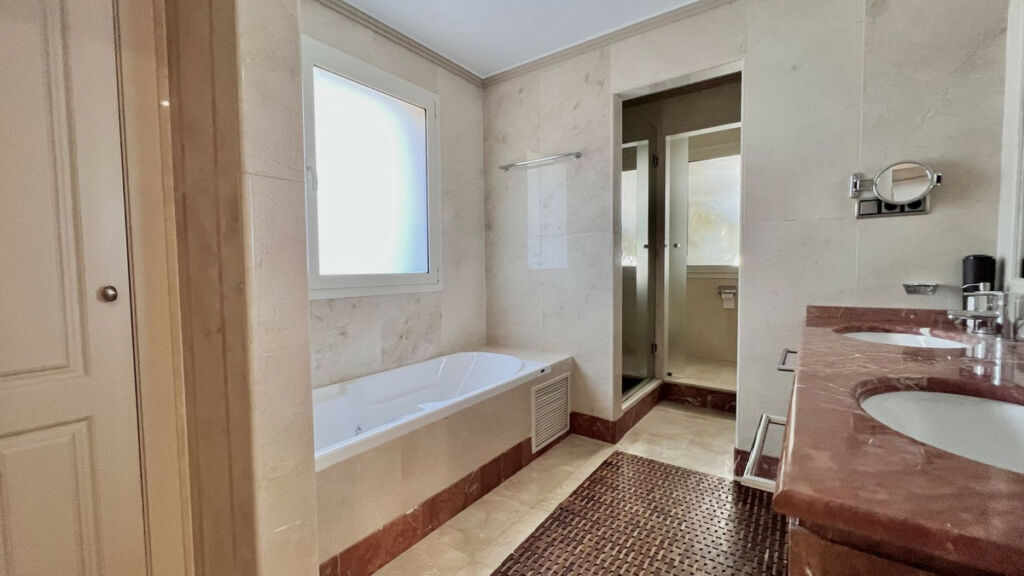Penthouse Duplex Sierra Blanca Málaga - image 24