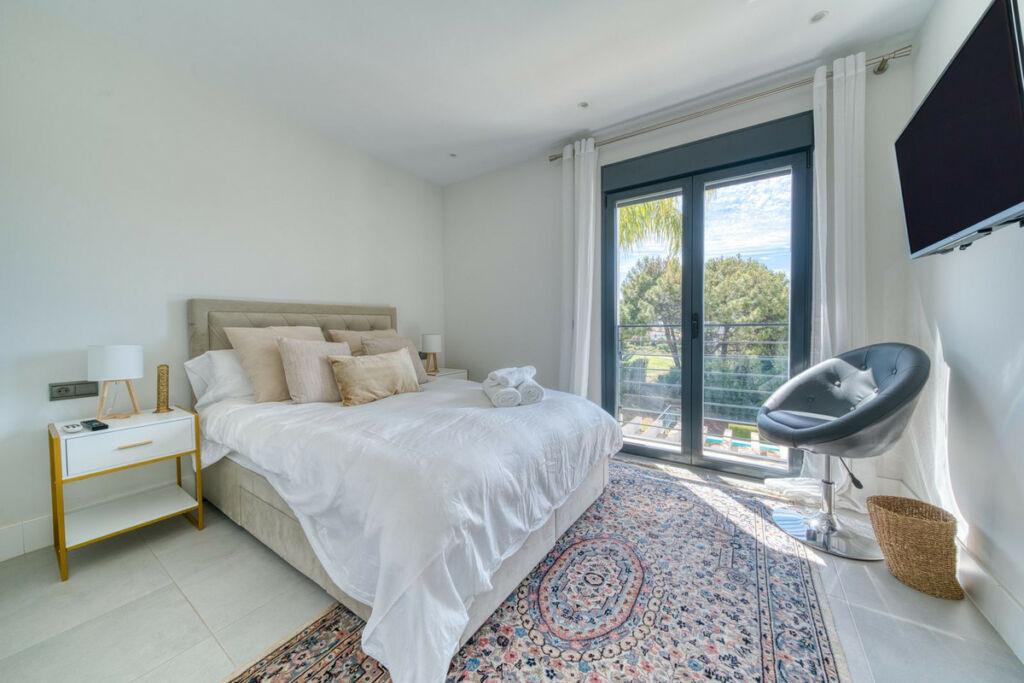 Detached Villa Estepona Málaga - image 24