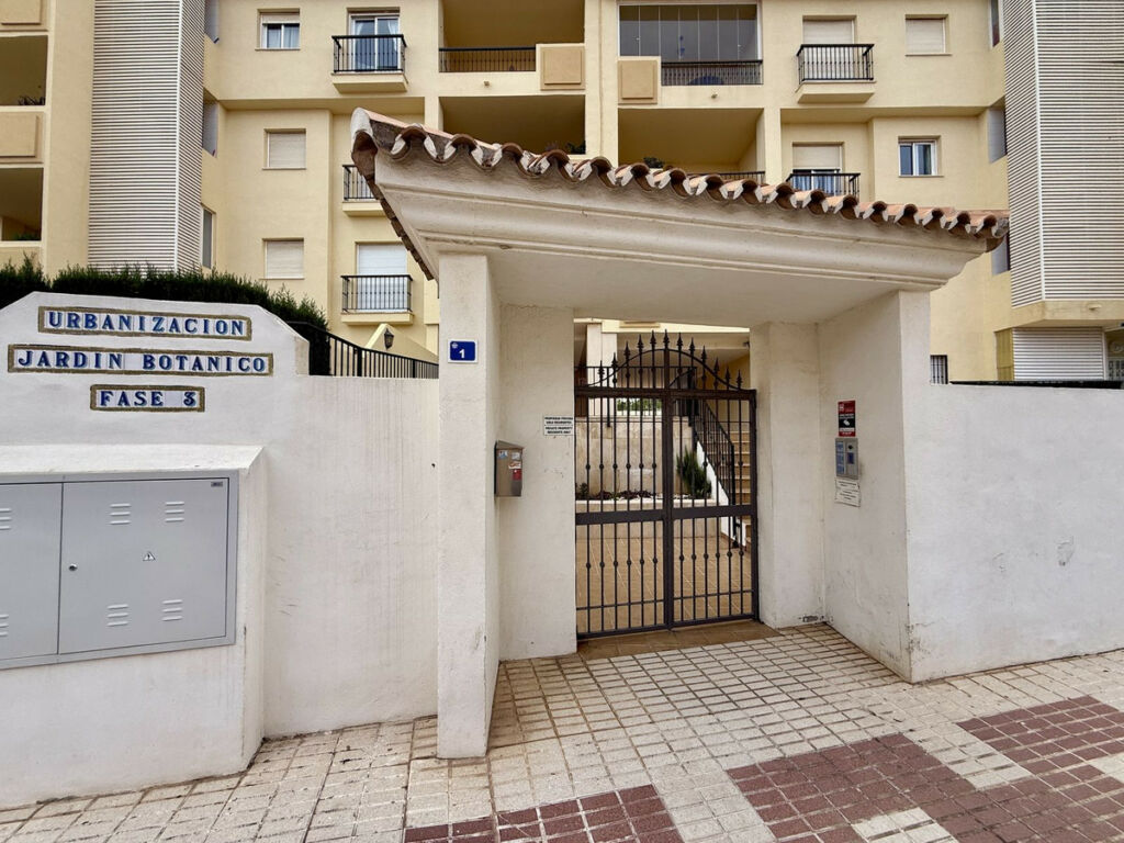 Middle Floor Apartment La Cala Málaga - image 24