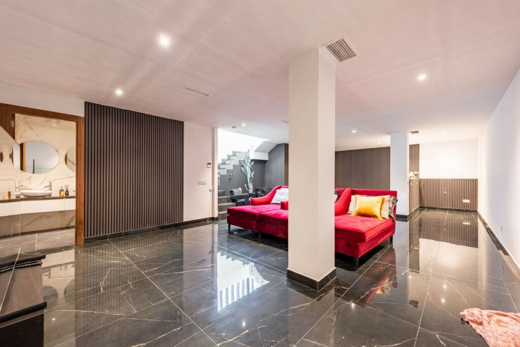 Detached Villa Estepona Málaga - image 24