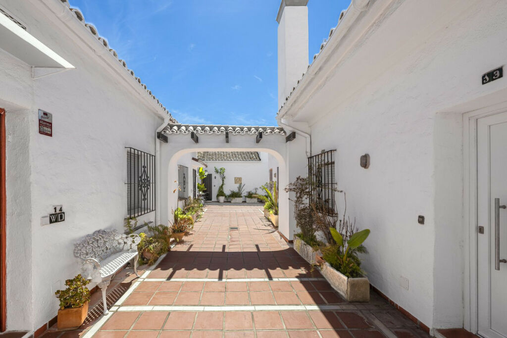 Top Floor Apartment Puerto Banús Málaga - image 24