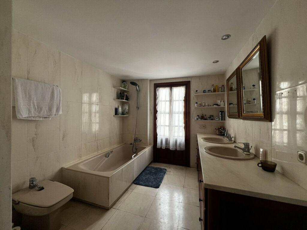 Detached Villa Estepona Málaga - image 24