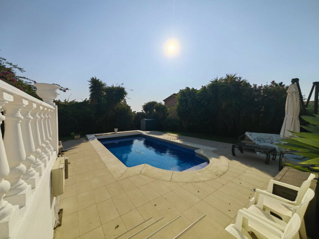 Detached Villa Estepona Málaga - image 24