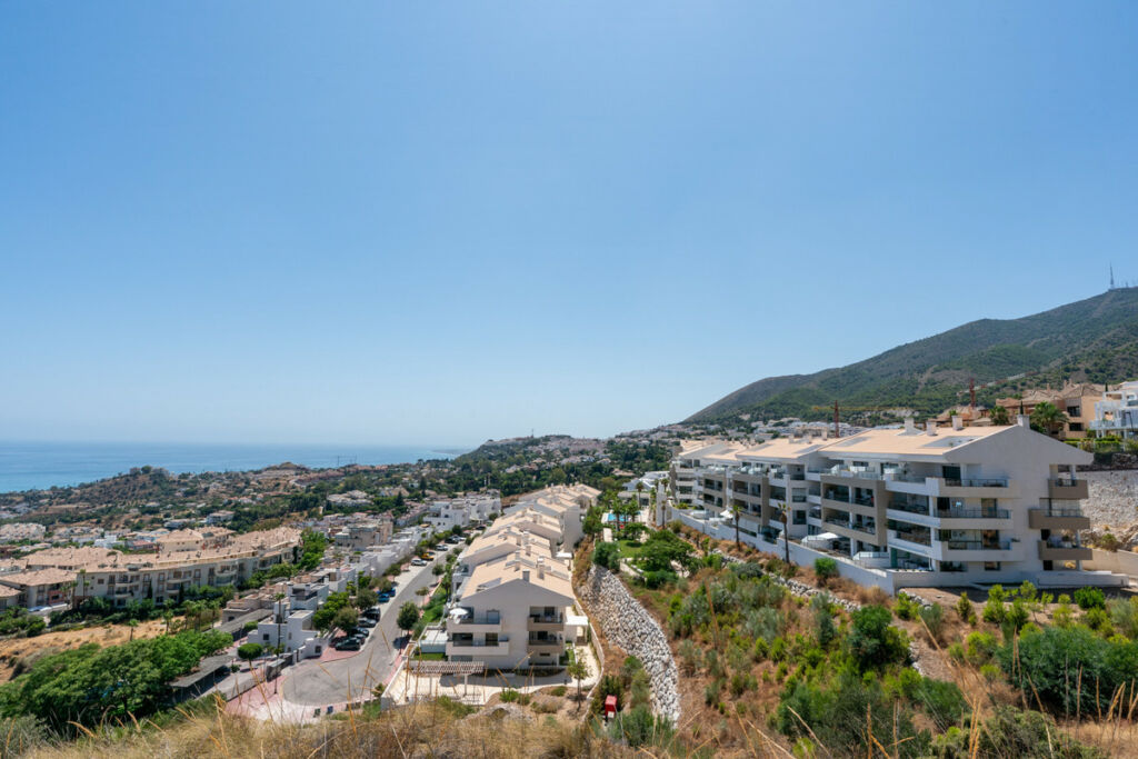 Middle Floor Apartment Benalmadena Málaga - image 24