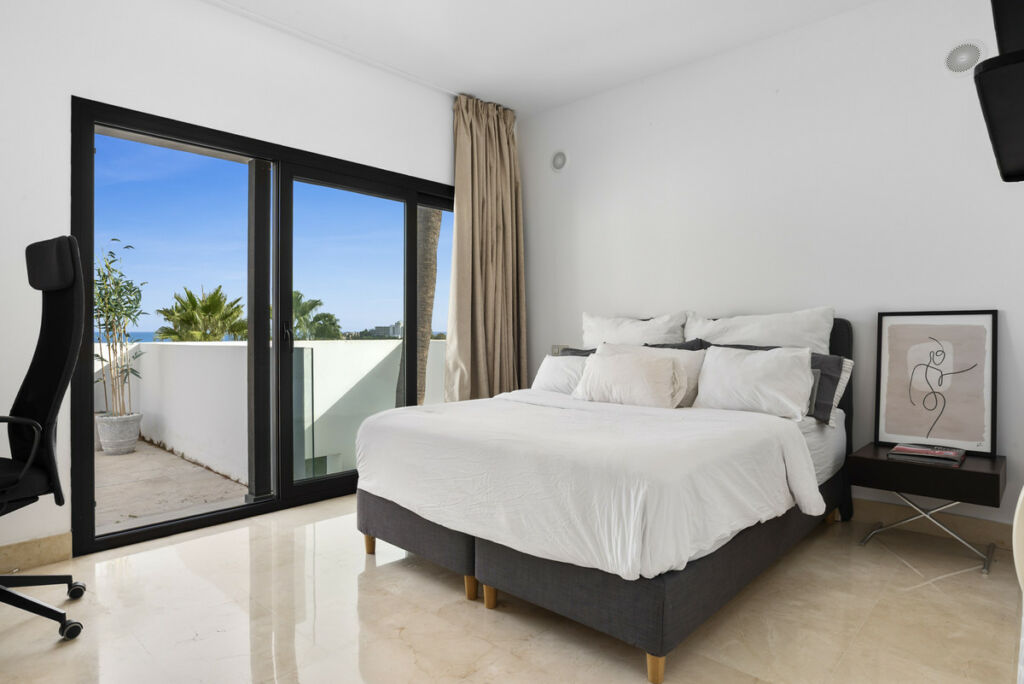 Detached Villa Benahavís Málaga - image 24