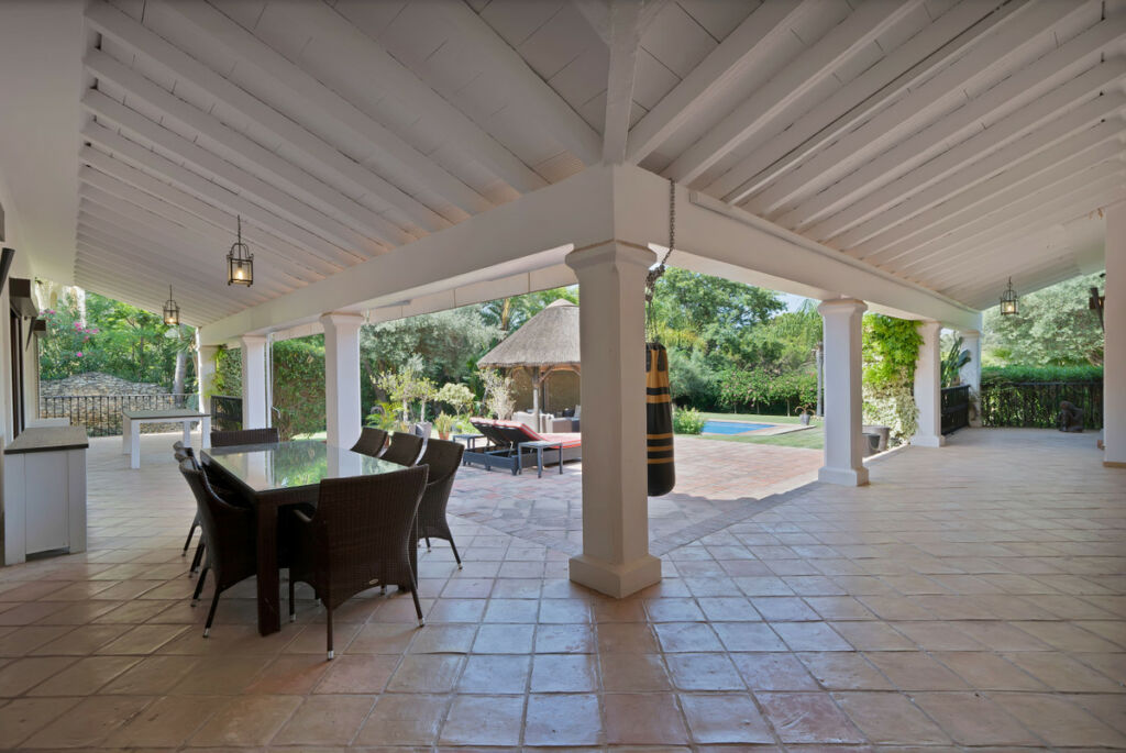 Detached Villa Estepona Málaga - image 24