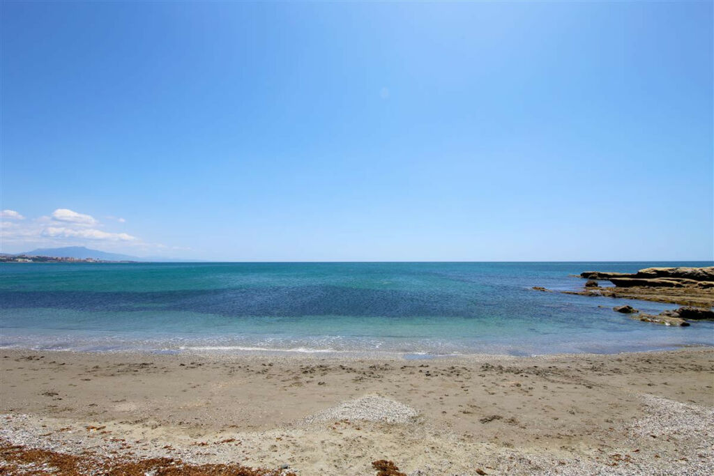 Detached Villa Estepona Málaga - image 24