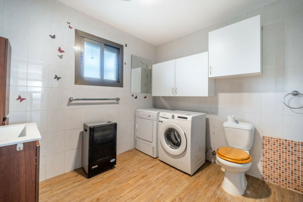Detached Villa La Viñuela Málaga - image 24