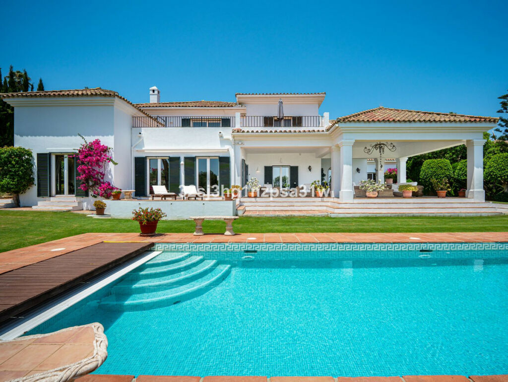 Detached Villa Sotogrande Cádiz - image 24