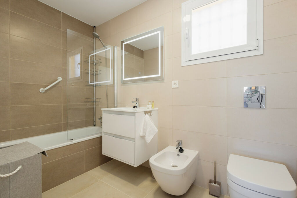 Middle Floor Apartment El Faro Málaga - image 25