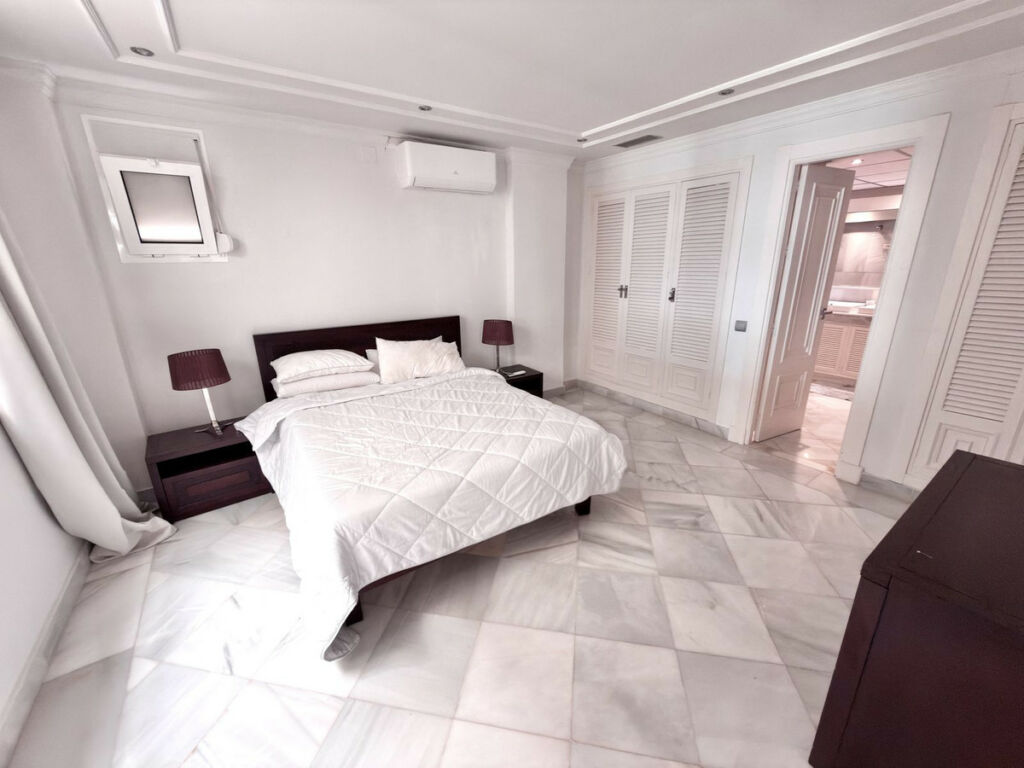 Duplex Puerto Banús Málaga - image 24