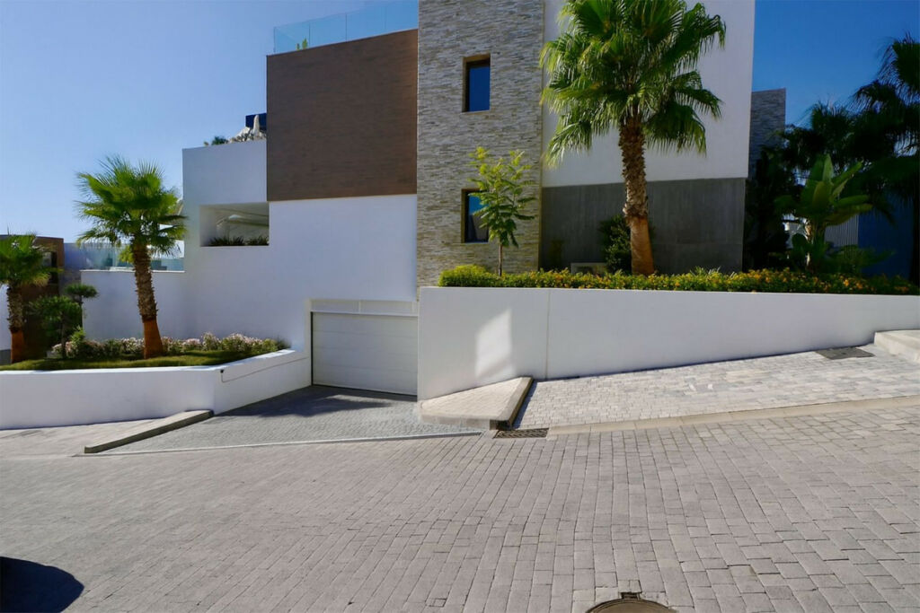 Middle Floor Apartment Cabopino Málaga - image 12
