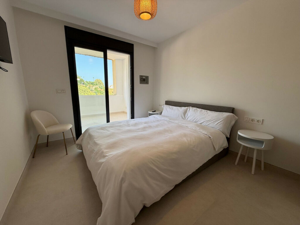 Middle Floor Apartment La Quinta Málaga - image 9