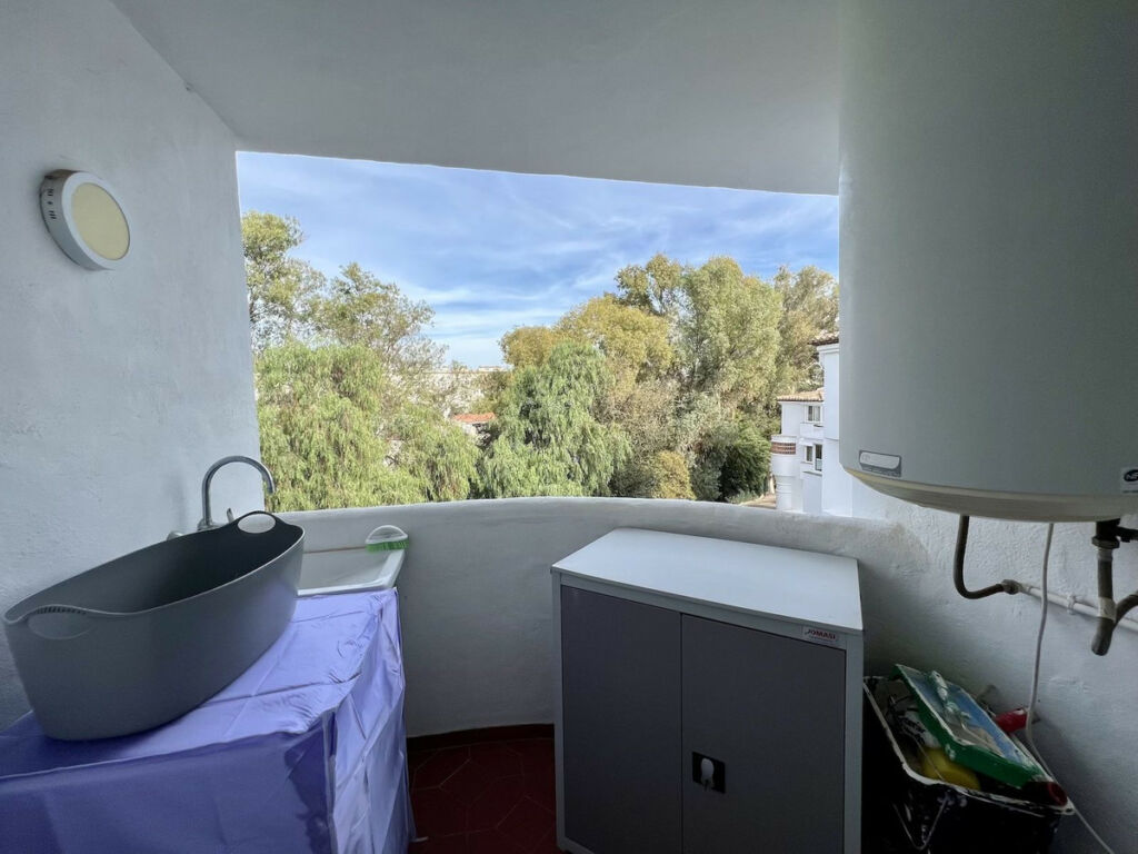 Middle Floor Apartment Calahonda Málaga - image 24