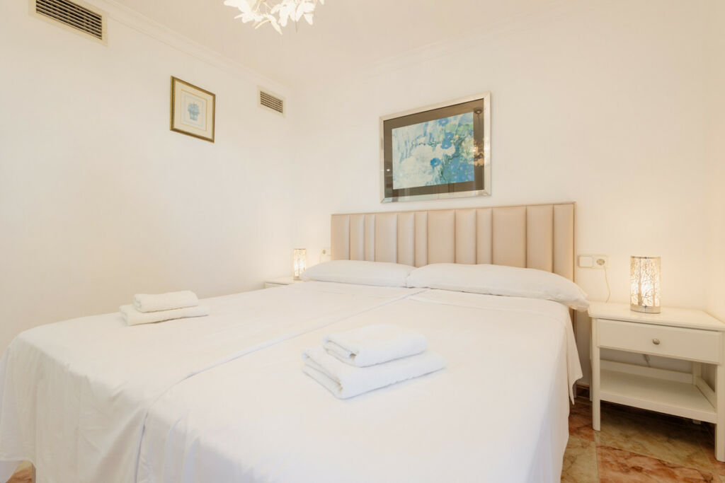 Middle Floor Apartment Playamar Málaga - image 25